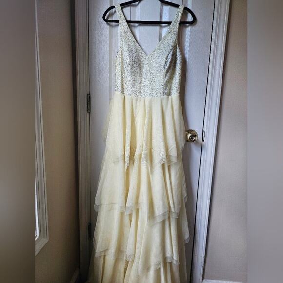 Sequined Bodice Layered Tulle Skirt Butter Yellow Pastel Silver 11/12 Prom Dress - Picture 1 of 13